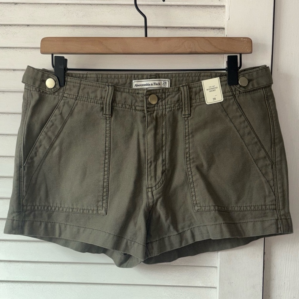 NWT Abercrombie and Fitch Army Green Boyfriend Short Mid Rise size 28 - Picture 2 of 5